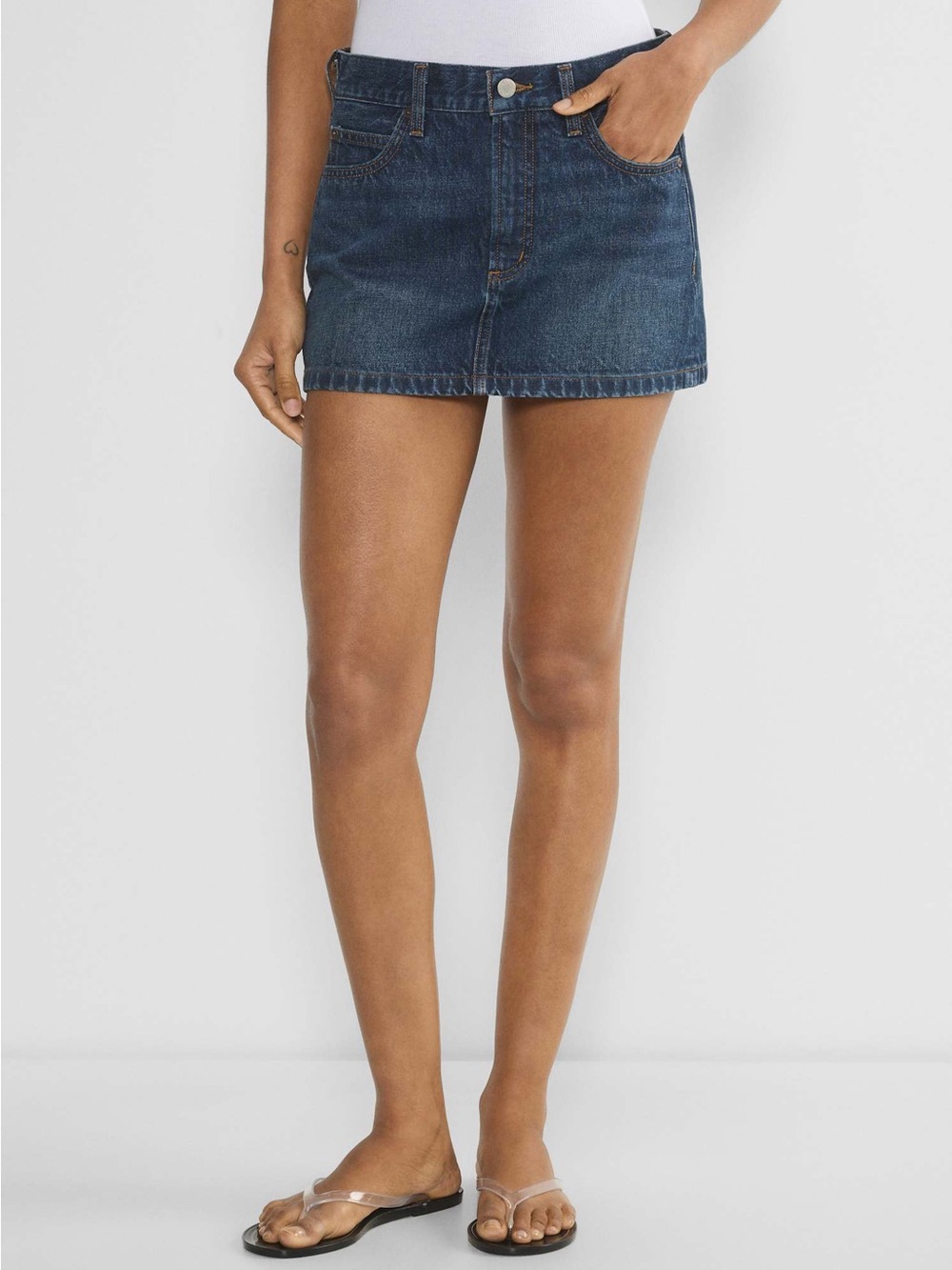 Aritzia Denim Forum The ‘90s Vintage Micro Denim Skirt Size 29 NWT